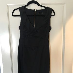 NWOT Sisley v-neck LBD